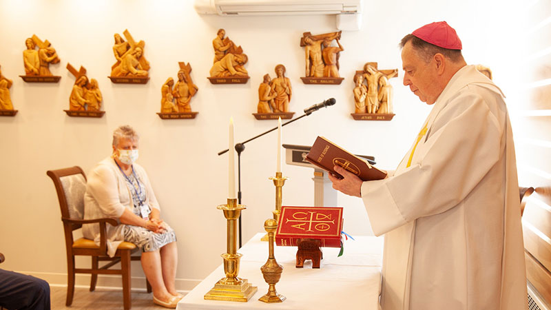 Bishop Hennessey blesses Penacook Place chapel